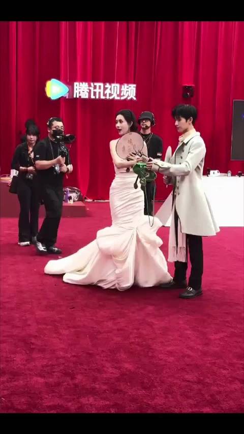 汪苏泷直播脱口没听孟子义提李昀锐，提醒注意言辞