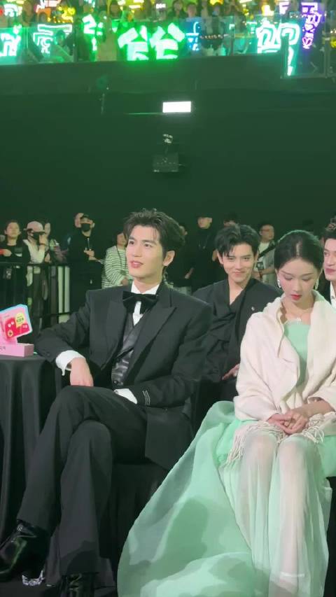 星光大赏内场头排嘉宾亮相，张凌赫陈都灵鞠婧祎等同框