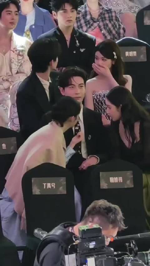 陈星旭换座遭周也王玉雯拒绝，三人互动引热议