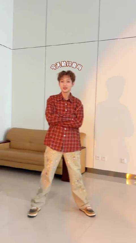 汪苏泷南宁演唱会跳福塔舞引热议