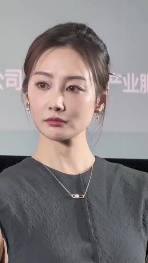 李纯因长相有攻击性多演反派，难担女主角