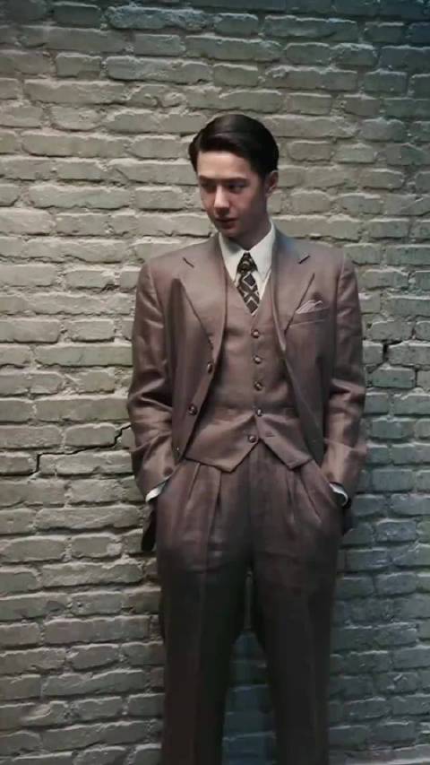 你眼中有星海浩渺，山河千里，而我眼中有你