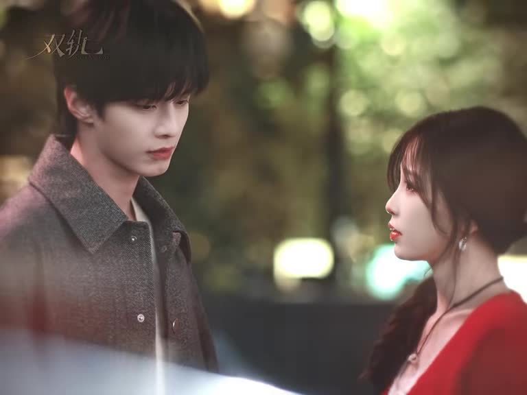 靳朝因姜暮言论吃醋，双轨剧情引关注