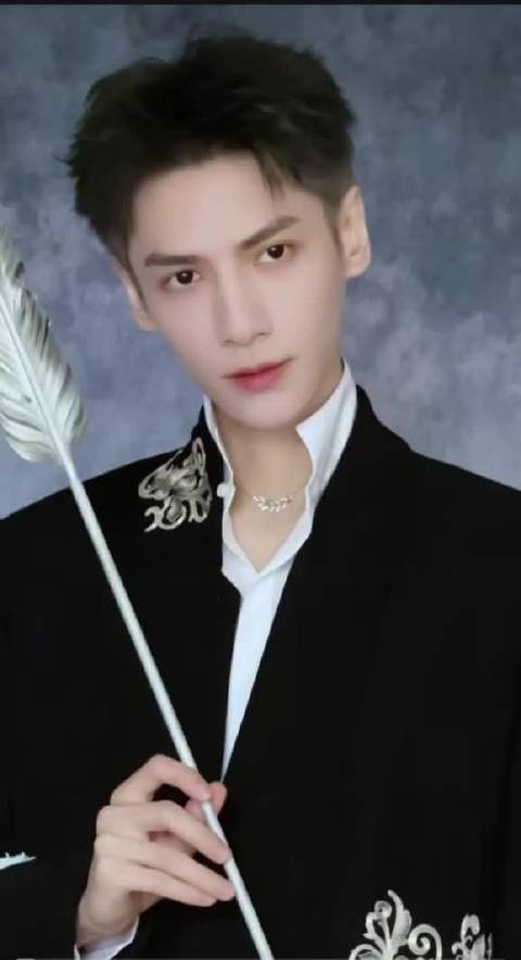 罗云熙新剧《剥茧》饰演齐思哲引期待