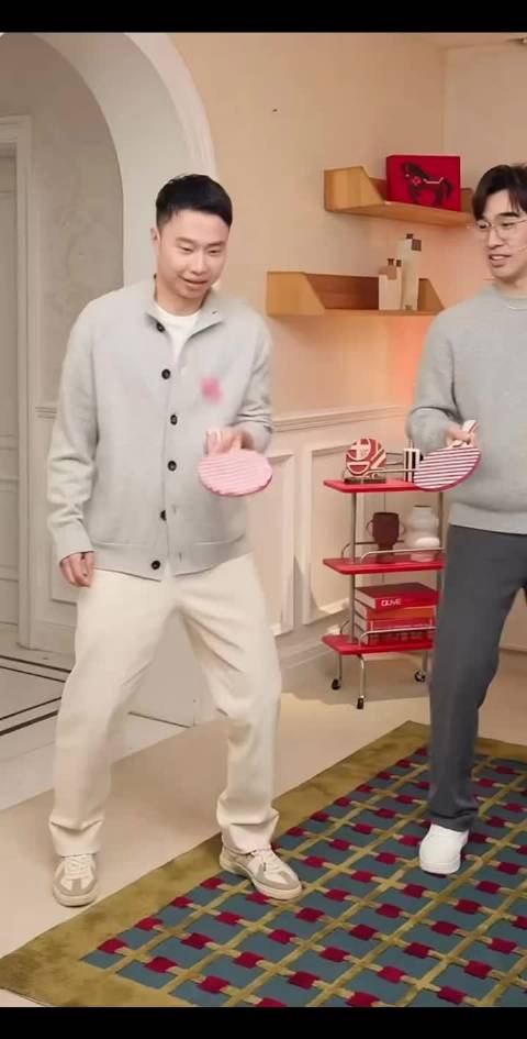 马龙你好逗笑死了，内蒙古骑马过来的骑马颠的跨步那么大颠干嘛啊