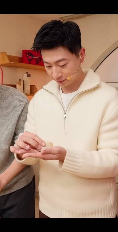 马龙说闫安包的饺子：“你这UFO 哈哈” 龙队你这个嘴也是没有放过兄弟