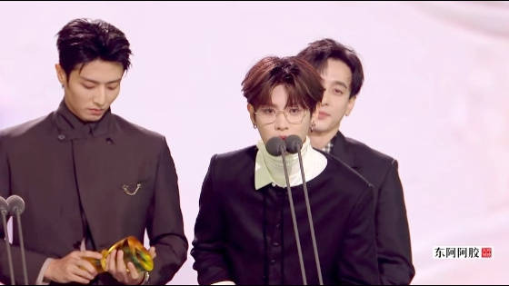 黄明昊星光大赏获奖感言cut曝光，期待新角色