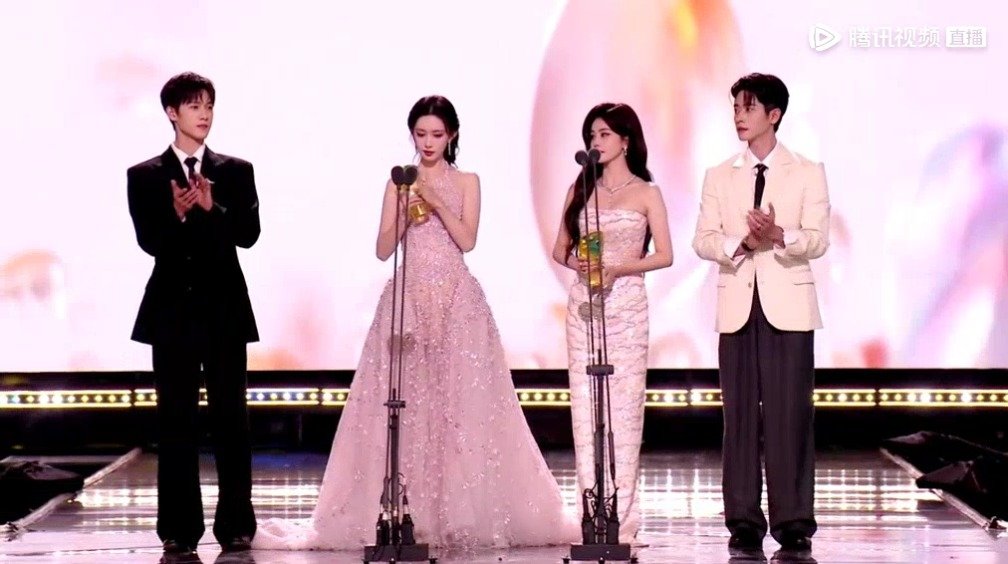 白鹿丞磊携《莫离》亮相星光大赏，主创分享剧集亮点