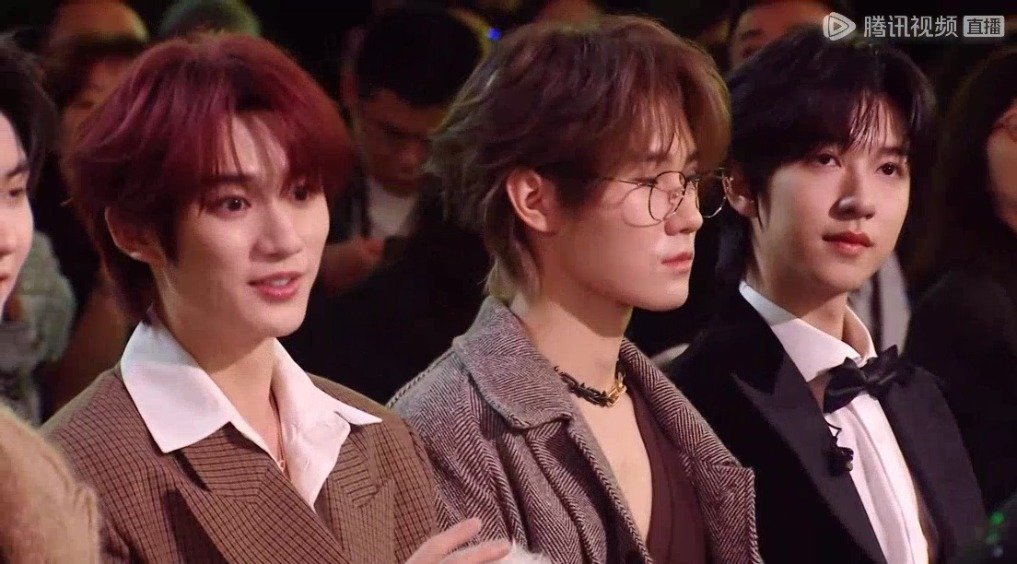 张真源星光大赏内场怼脸镜头cut！