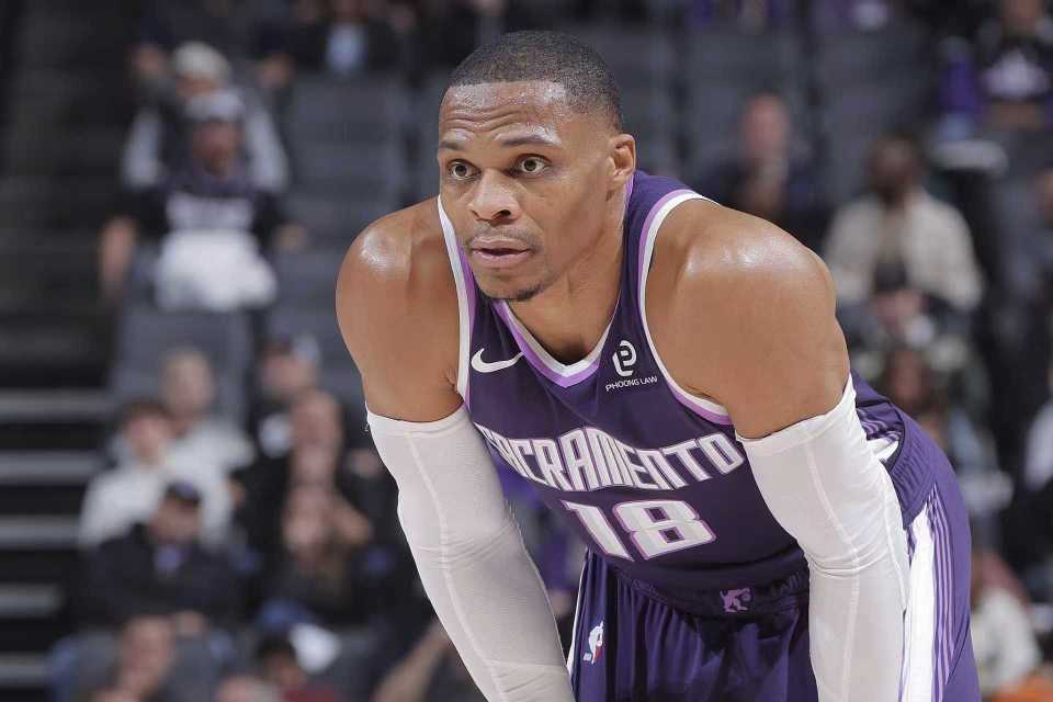 杨瀚森连4场被弃用！开拓者双枪47分双杀国王 威少10中2