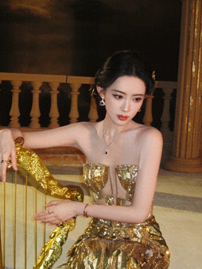 星光大赏这一晚，孟子义封神，陈都灵透视裙吸睛，周也林允可惜