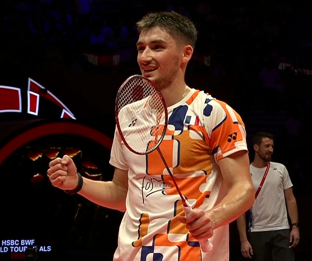 新王登基，小波波夫2-0大破石宇奇游击打法，赛后问怎么回事？