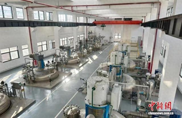 浙江震元生物科技有限公司的发酵车间。 潘沁文摄