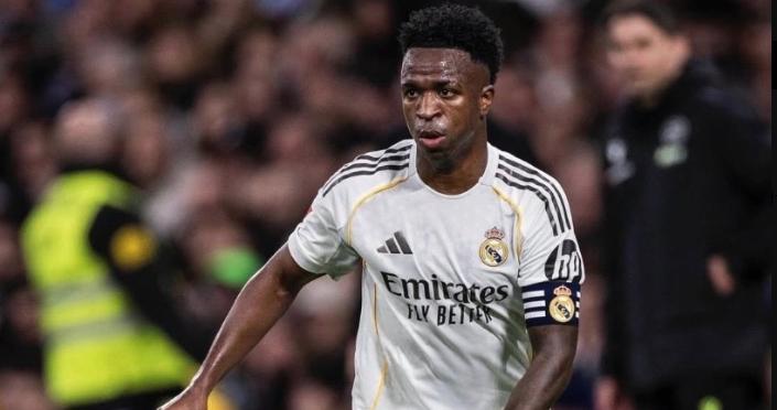 17场0球 观众狂嘘！皇马巨星心态炸了：赛后5分钟耍脾气