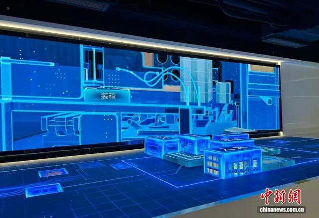 正大青春宝药业有限公司在数字化演示产品仓储、运输过程。 潘沁文摄