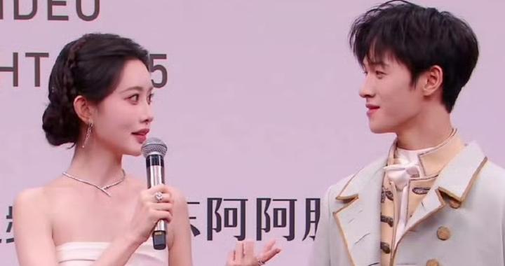 李昀锐孟子义对视时眼神拉丝，正主撒糖，“昀牵孟绕”CP粉狂欢