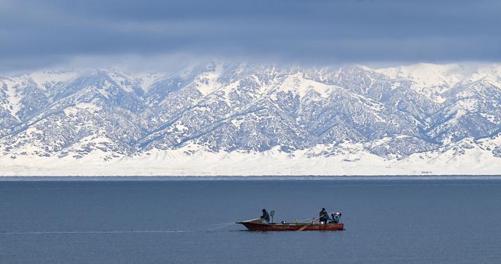 镜观中国·新华社国内新闻照片一周精选丨冬日赛里木湖