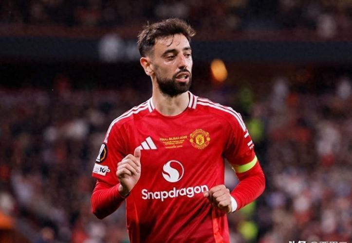 最难评的豪门队长！曼联成绩会决定B费未来，沙特人对他穷追不舍