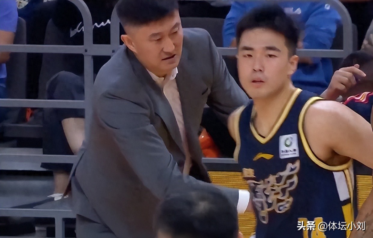 9分完胜！广东豪取4连胜：徐杰轰17+6+6，外援攻防一体成惊喜