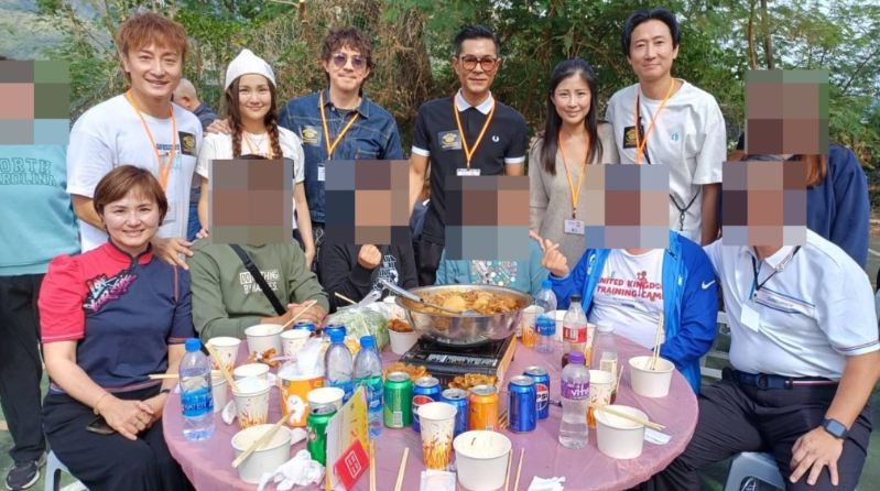 古天乐冬至前夕送暖，与多名艺人惊喜现身过渡屋，与大埔灾民食盆菜