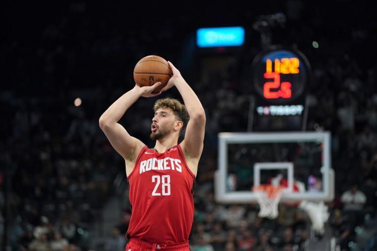 9投仅得8分！申京主动转型？无视数据只为赢球，关键数据全场第1