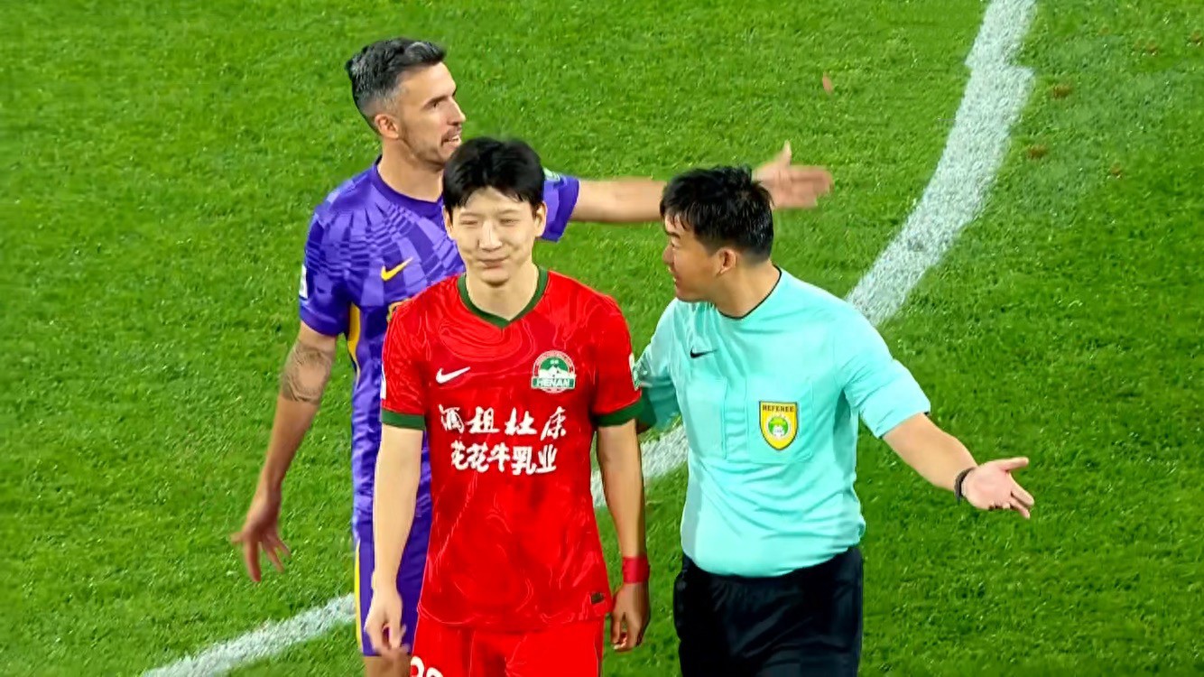 泰山队弃将海港当成宝，没转会费 海牛不续约李霄鹏 反要降级队主帅