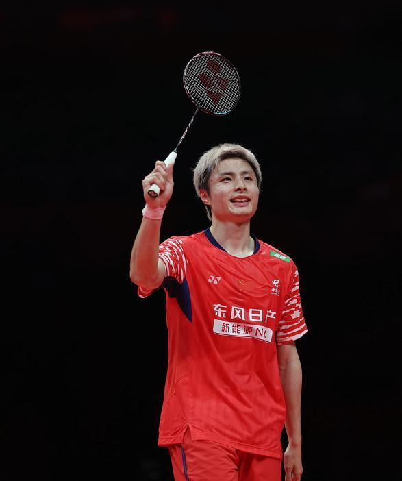 世界第一遭爆冷！石宇奇0-2小波波夫，卫冕失败无缘国羽历史第二人