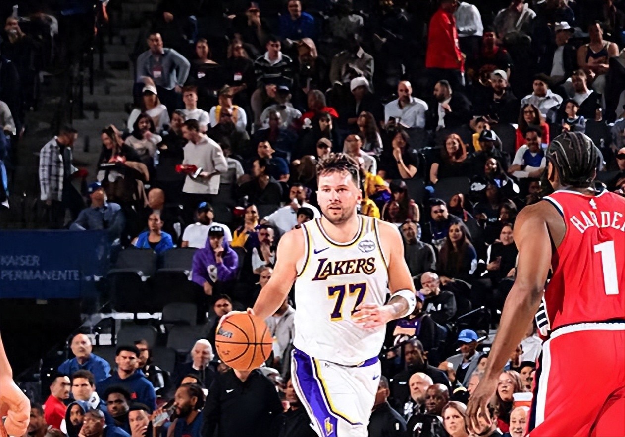 詹姆斯轰36+4尽力！难耐小卡哈登合砍52分，东契奇伤退，太情绪化