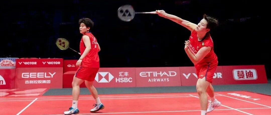 赛中两次莫名“断电”，女双半决赛刘圣书/谭宁被韩国1比2逆转，无缘羽毛球世巡赛总决赛，现场观众惊呆静默