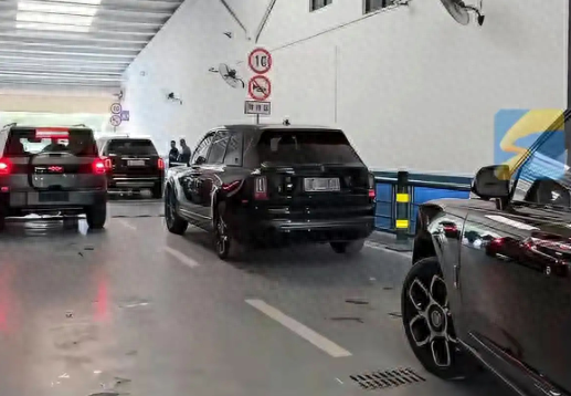 冲上热搜！120多万保时捷卡宴只卖60万，不过……