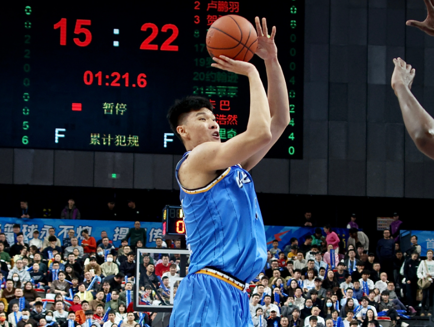 4中0！周琦替补50秒吃两帽 错失必进球被队友怒吼