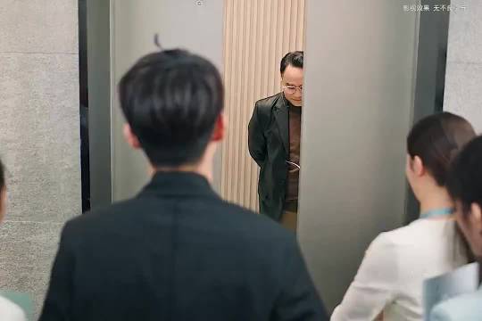 富二代开着劳斯莱斯，去公司上班惊呆所有人