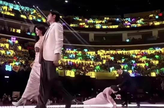 孟子义舞台摔倒丞磊丁禹兮箭步相扶，陈星旭隔空询问