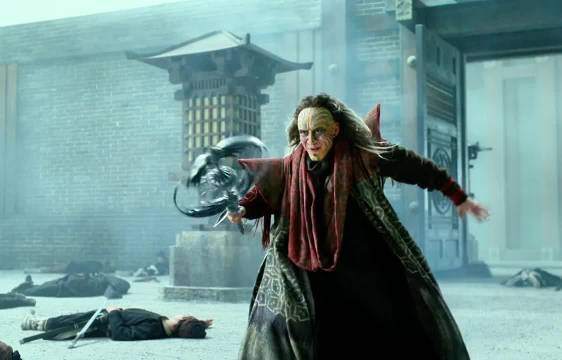 高僧果然不一般，几句话就让魔头放下杀念