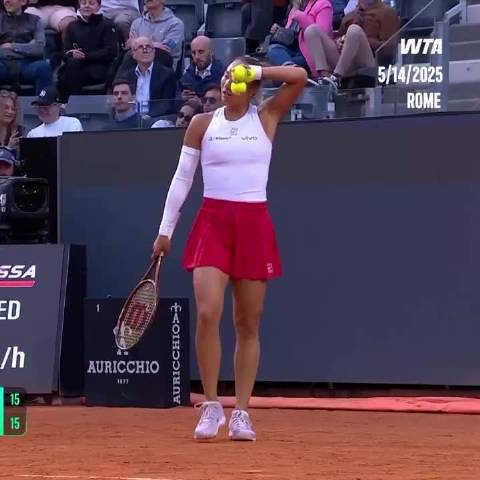 无可复制的一记ace球，萨巴伦卡直竖大拇指 期待满血归来