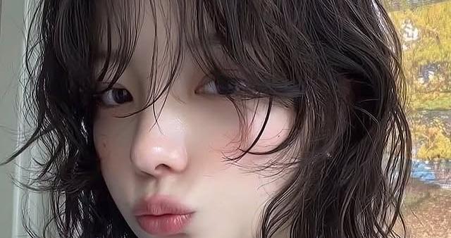 松弛有度：日系纹理短发的慵懒美学与风格重塑