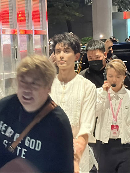 就这个一身白帅啊