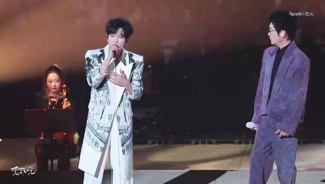 陈楚生孙楠演唱会合唱无名的人引观众落泪