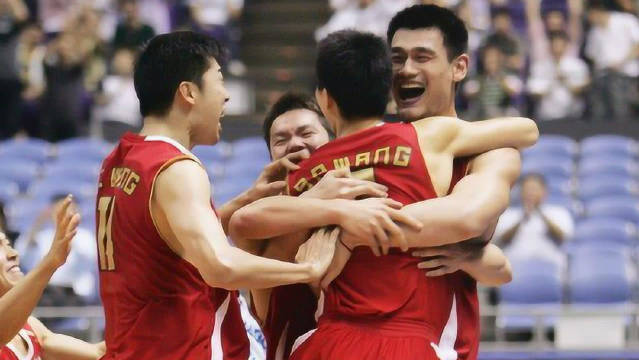 王仕鹏的这记惊天绝杀，竟砸出了一位世界级的篮球巨星！