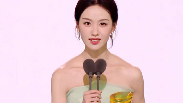 陈都灵获奖感言展露诗书气质与女性魅力