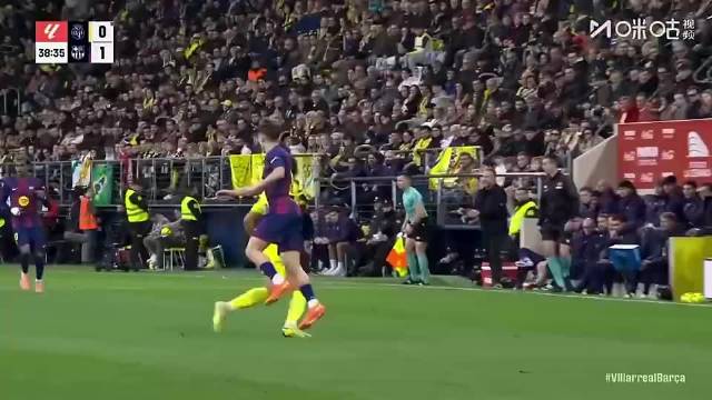 亚马尔被铲倒时，想给维加一掌结果打在鞋钉上