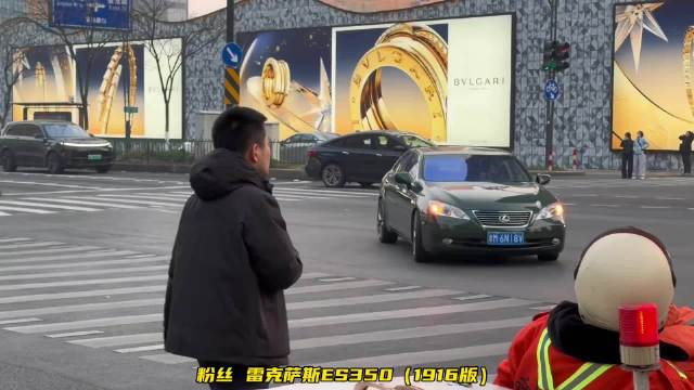 视频：雷克萨斯es350利群1916一甩直接拉满，大牛声浪起飞，红眼宝马8系敞篷