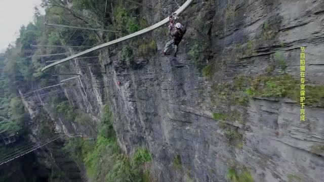 孙艺洲高空滑索如骑摩托，行云流水操作惊艳非来不可