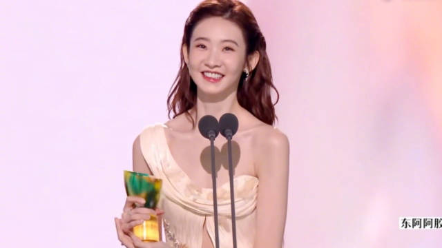 张艺凡感谢时代峰峻引台下喊倒闭，时代少年团笑翻