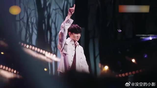林俊杰携众人演唱《不潮不花钱》，欢乐气氛，带动所有人