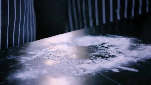 都市喜剧《漂洋过海来看你》上演一块钱赚钱挑战