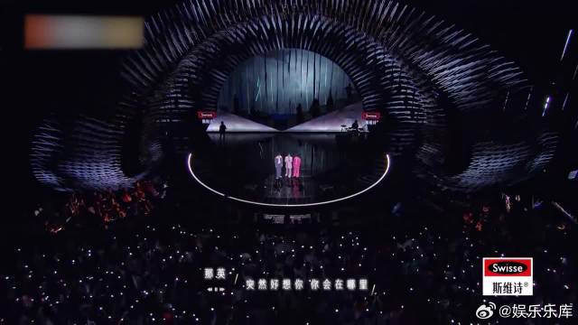 华晨宇那英动情合唱，那姐实力在线，台下哭倒一片