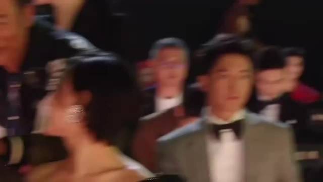 秦岚任素汐的同框好有化学反应 热聊加微信 两位姐姐的友谊真的太让人羡慕！