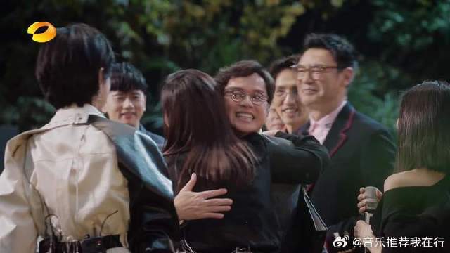 惊喜环节送给谭咏麟，结果大家都哭成泪人