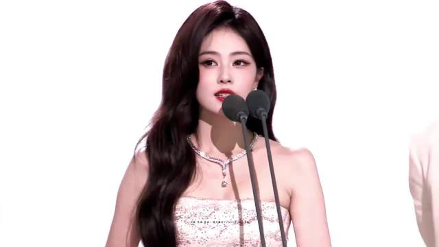 白鹿晒与丞磊孟子义合照，以心为镜以戏为桥